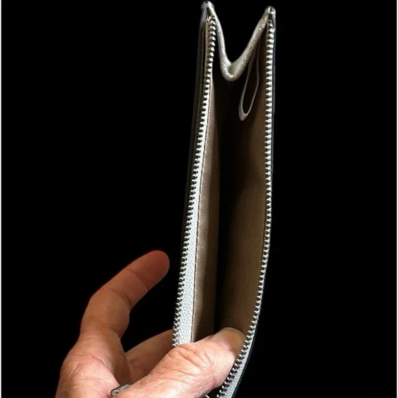 Antonio Melani Silver RFID Credit Card Wallet With Zip Pocket, Slip Pocket NWT - Picture 9 of 14